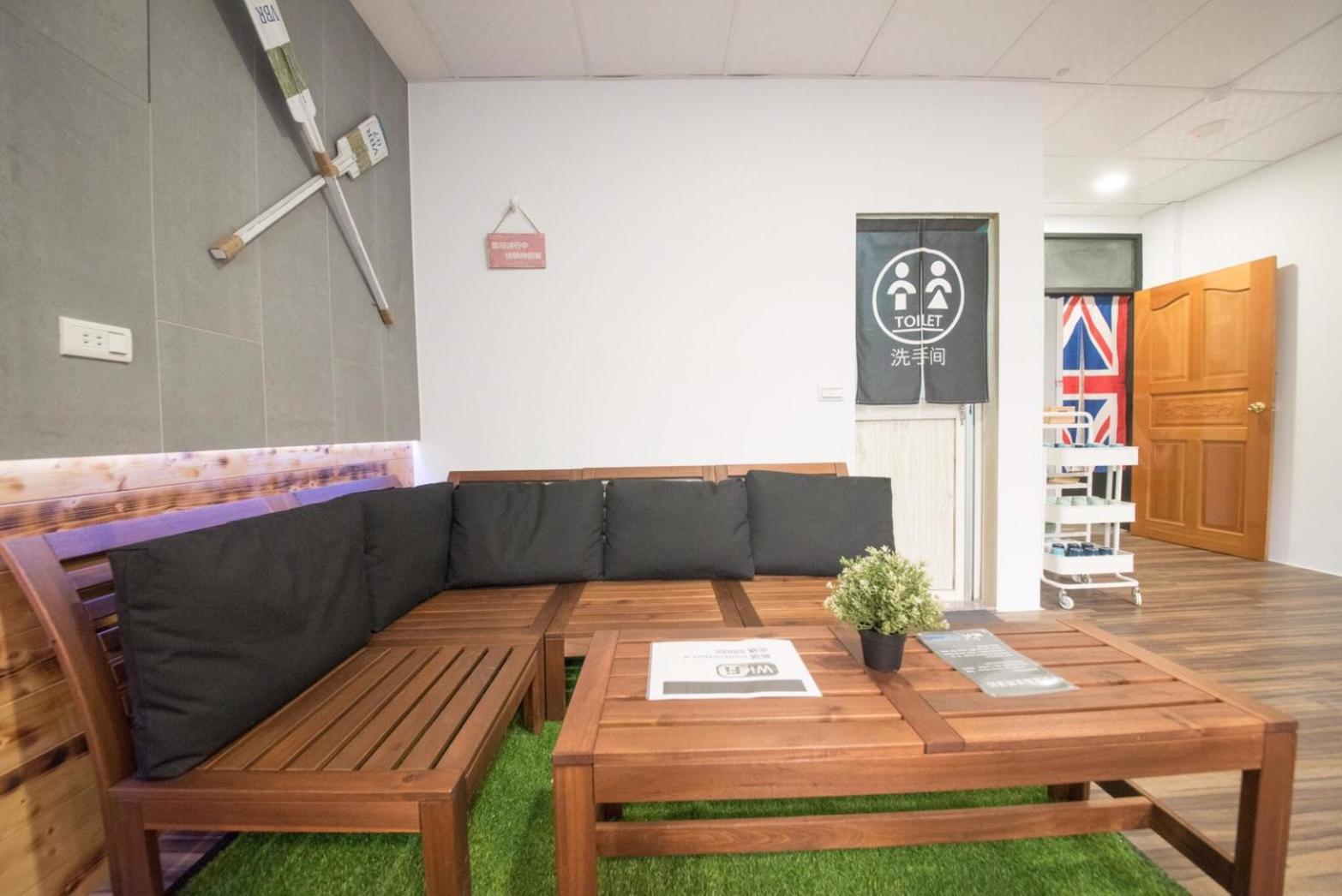 Deer Traveler Hostel 유치 외부 사진